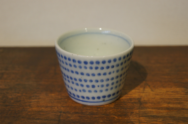 砥部焼　中田窯　猪口　　（ドット）