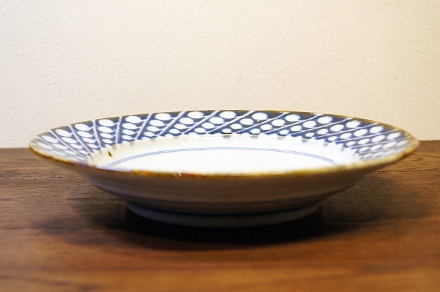 砥部焼 中田窯 7寸リム皿 （すずらん） | 内田屋通販