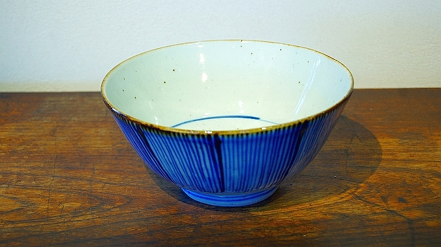 砥部焼　中田窯　　5寸丼鉢(細十草　縁鉄）　