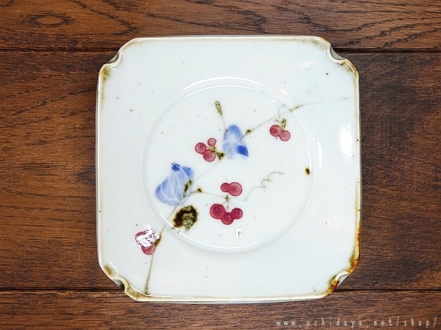 砥部焼　中田窯　　５寸隅切皿　（山帰来E） 　